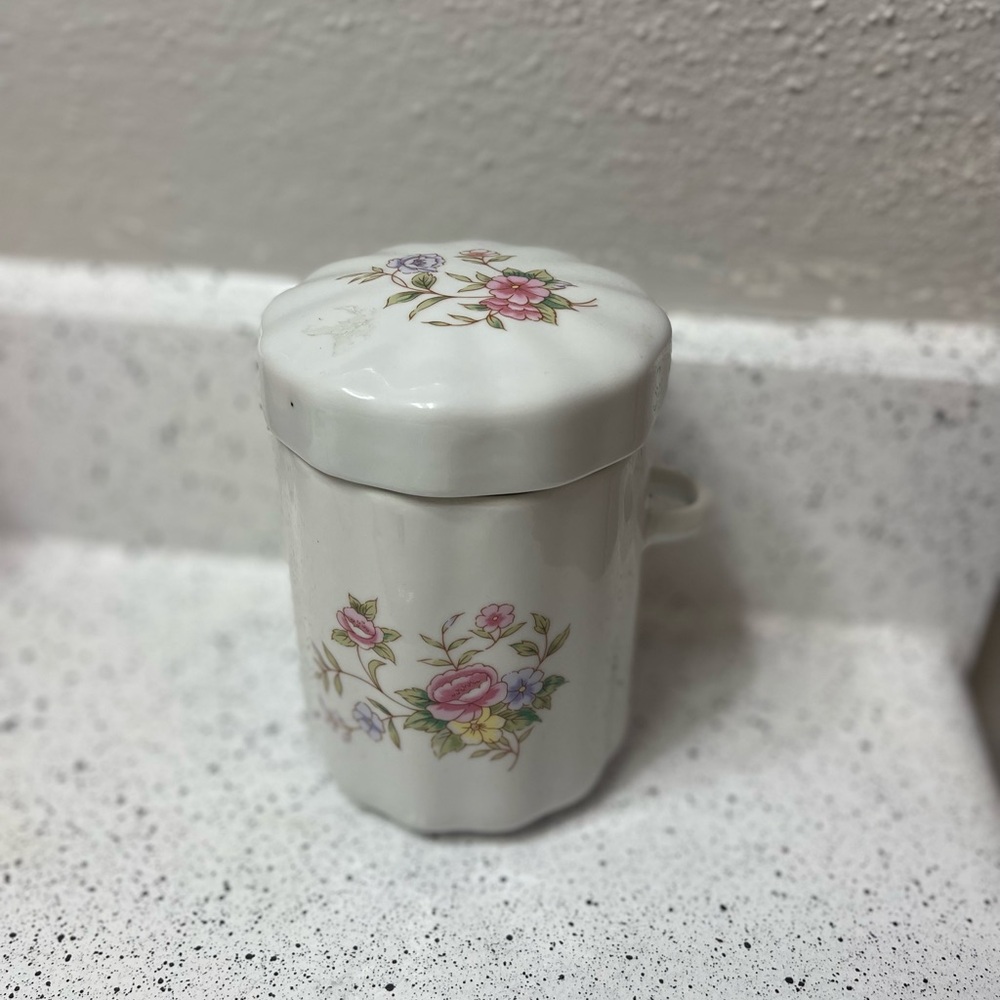 Sugar canister